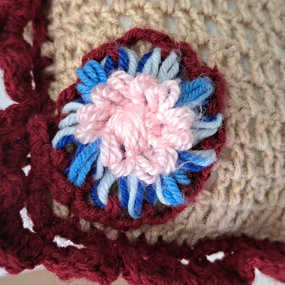 - Vintage crocheted 16 x 15 floral accent pillow - Picture 3 of 8